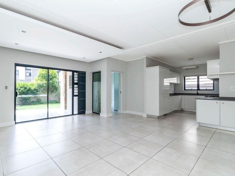 Well maintained, lock up and go ground floor - Photo 4