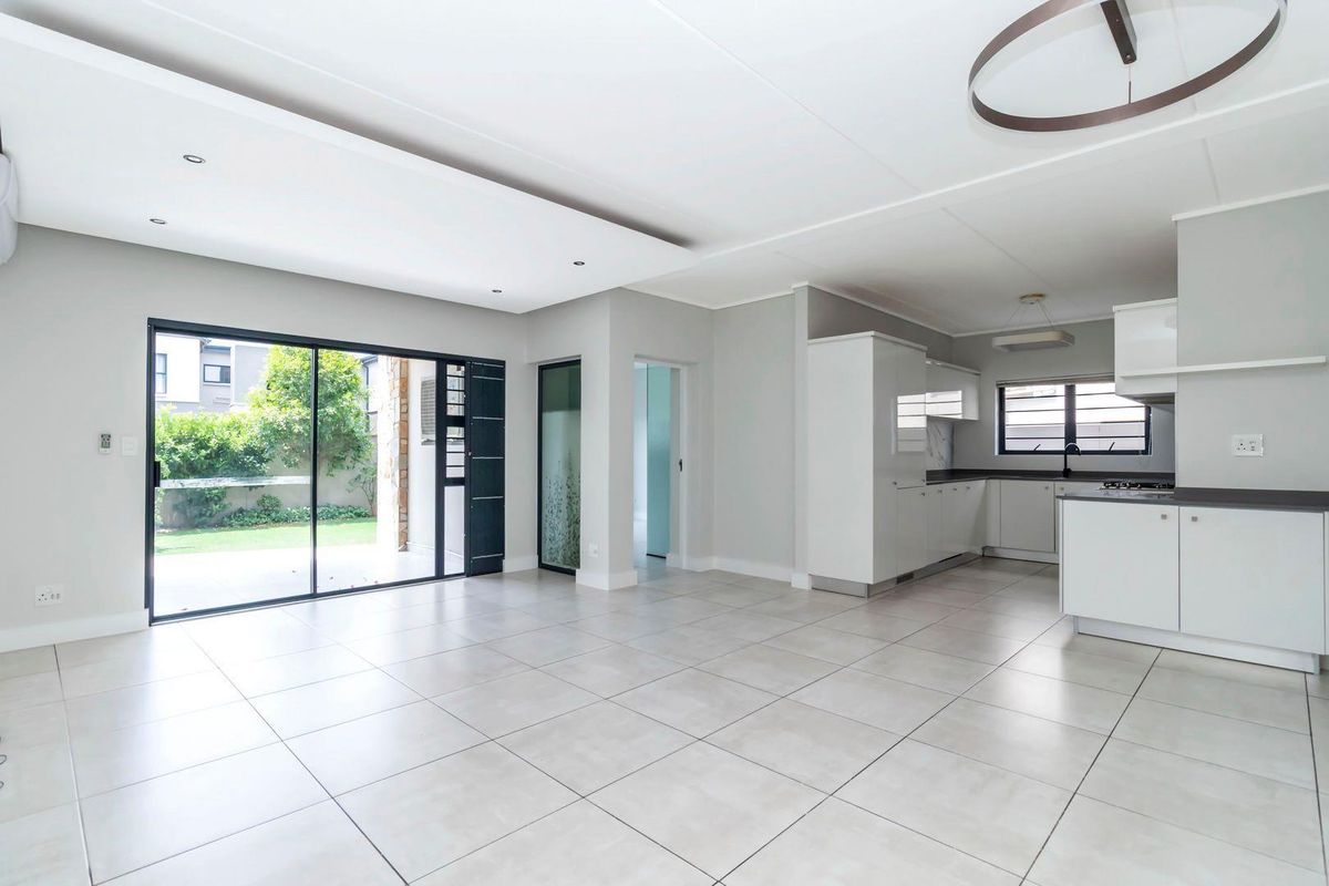 Well maintained, lock up and go ground floor - Photo 4