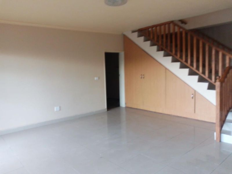 Breathtaking Sea View Town House for Sale - Photo 9