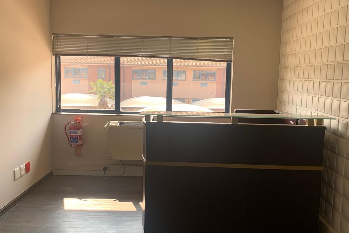 404m2 Office Space To Let | 39 Empire Road, Parktown - Photo 4