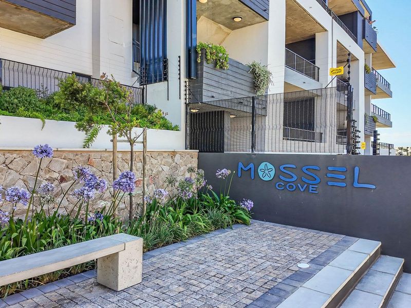 Stylish 2-Bed Apartment with Ocean Views in Mossel Cove - Price Includes VAT - No Transfer Duty - Photo 6