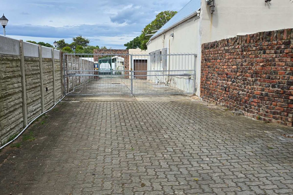 Good Position - Photo 2