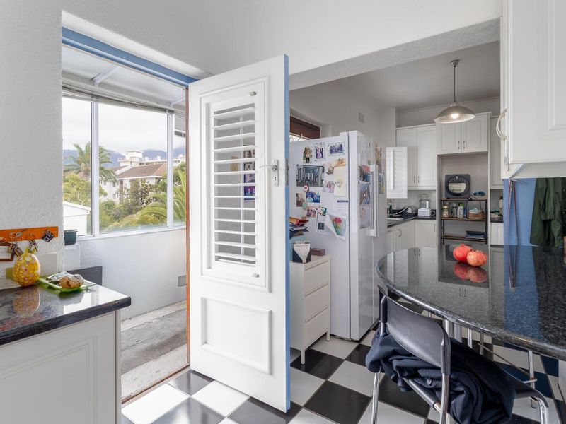 Spacious 2 Bedroom Apartment in Kenilworth Upper - Photo 10