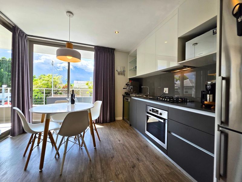 Modern 2-Bedroom Apartment with Magnificent Mountain Views - Photo 3