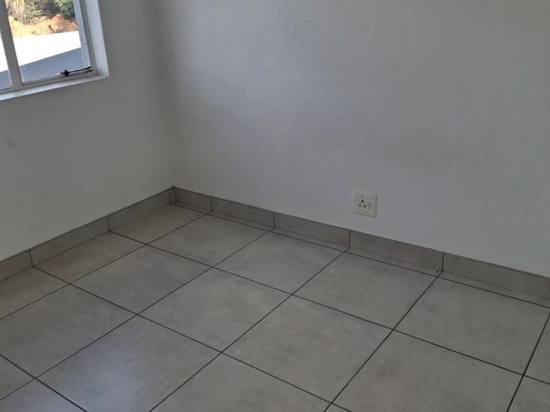 LINMEYER TOWNHOUSE - Photo 7