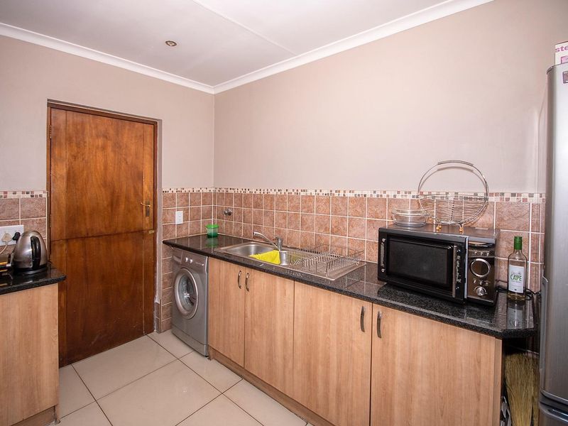3 BEDROOM MEYERSIG ESTATE BARGAIN! - Photo 2