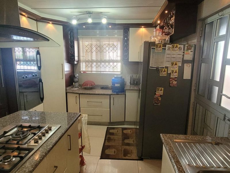 Cozy Buffels Bosch Home with Modern Kitchen and Secure Parking - Photo 10