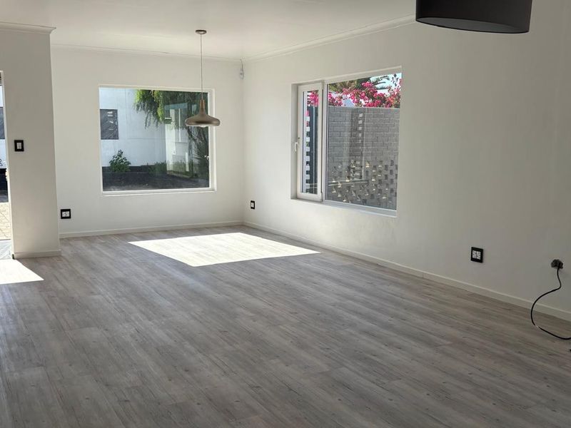 🏡 Exclusive 3 Bedroom Family Home with Separate Flat for sale in Vineta, Swakopmund. - Photo 8