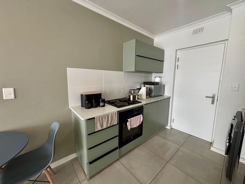 Investment Opportunity | Stylish 2-Bedroom Apartment in Rivergate – Tenanted & Income Generating - Photo 5