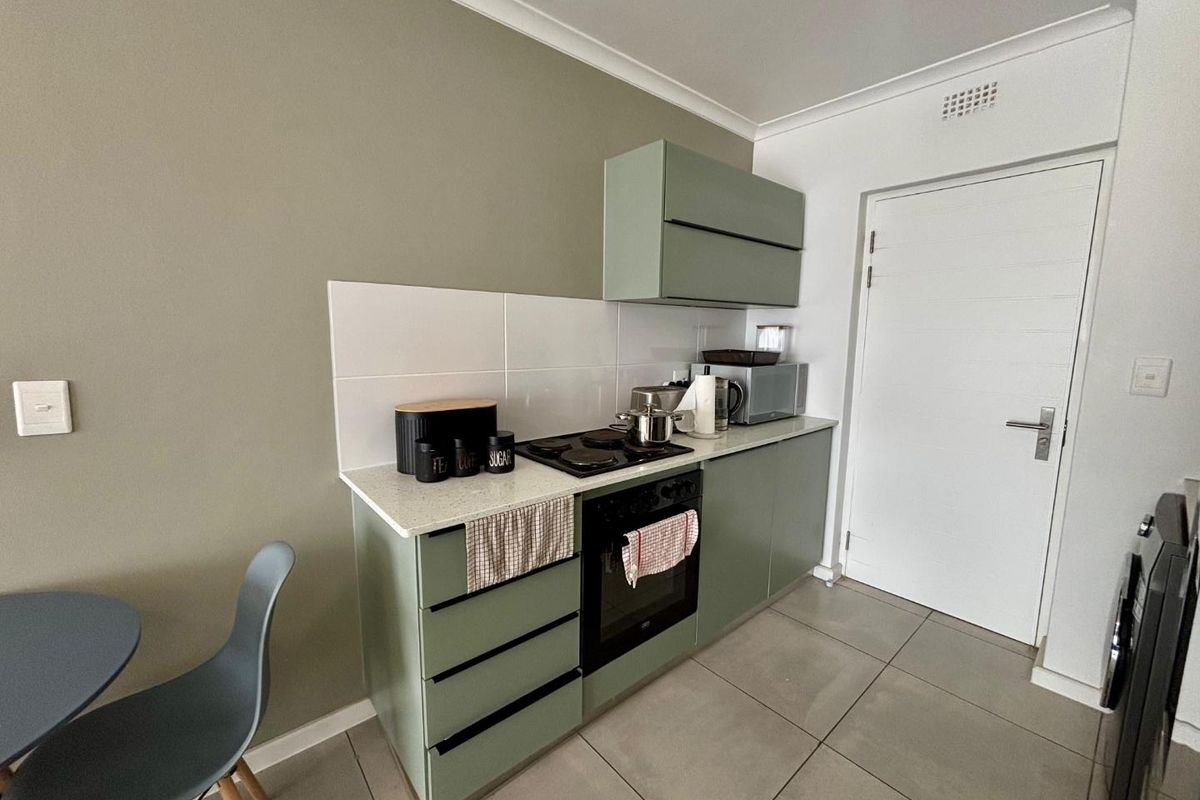 Investment Opportunity | Stylish 2-Bedroom Apartment in Rivergate – Tenanted & Income Generating - Photo 5