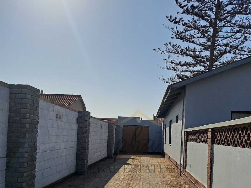 3 bedr home with spacious erf for sale in Walvis Bay selling for N$2.3 mil - Photo 2