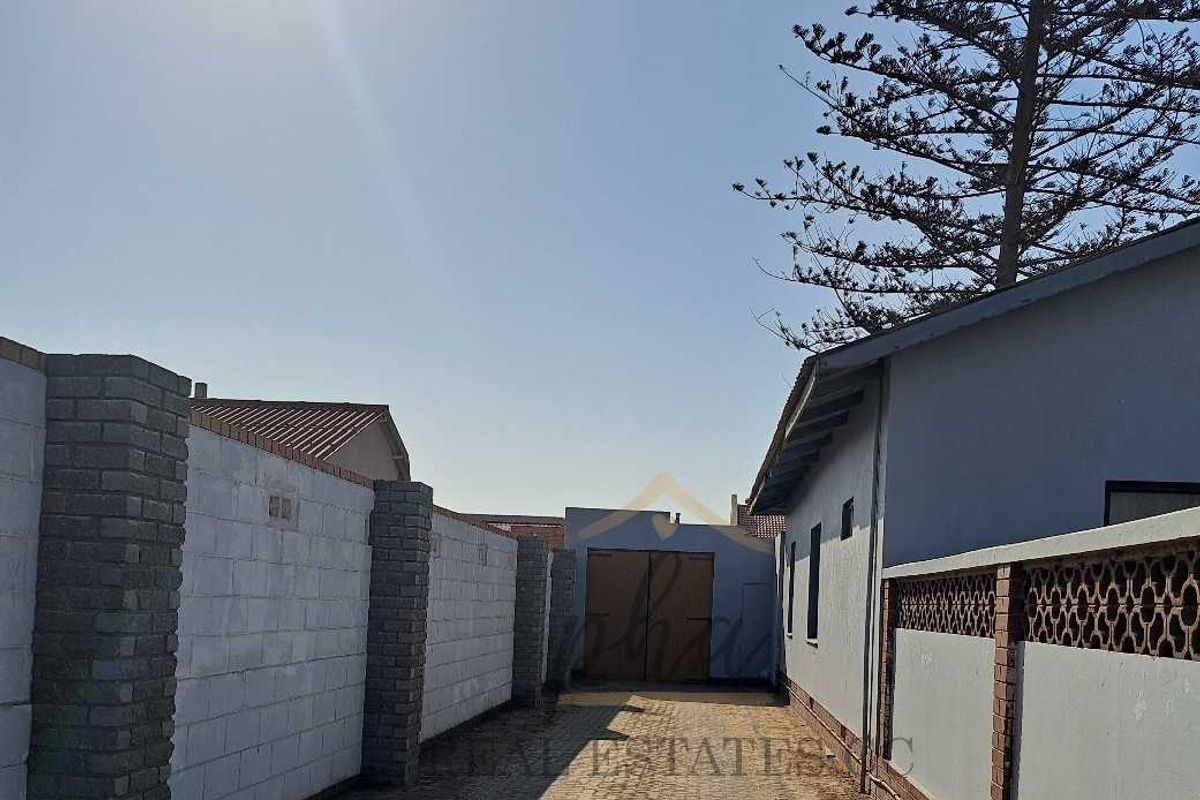 3 bedr home with spacious erf for sale in Walvis Bay selling for N$2.3 mil - Photo 2