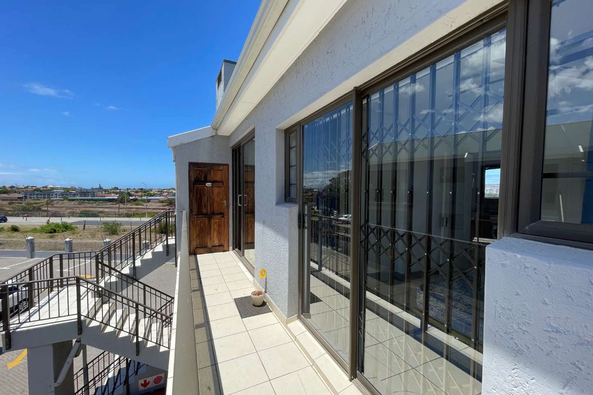 Perfect Investment Opportunity - Fully Furnished 1 Bedroom Apartment For Sale at Innikol, Hartenbos - Photo 2