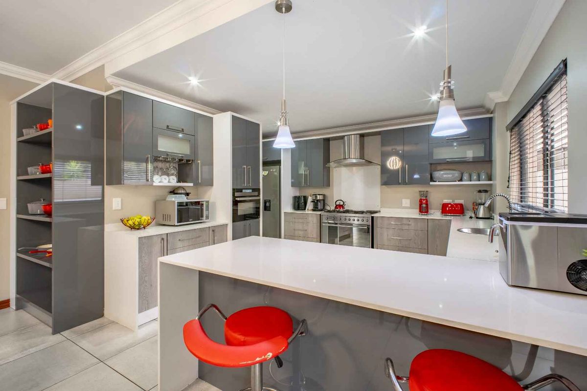 Family Home for Sale in Midstream Ridge Estate - Photo 5