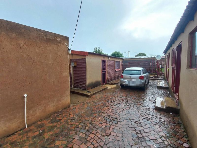 Seven bedrooms in Lotus Gardens - Photo 4