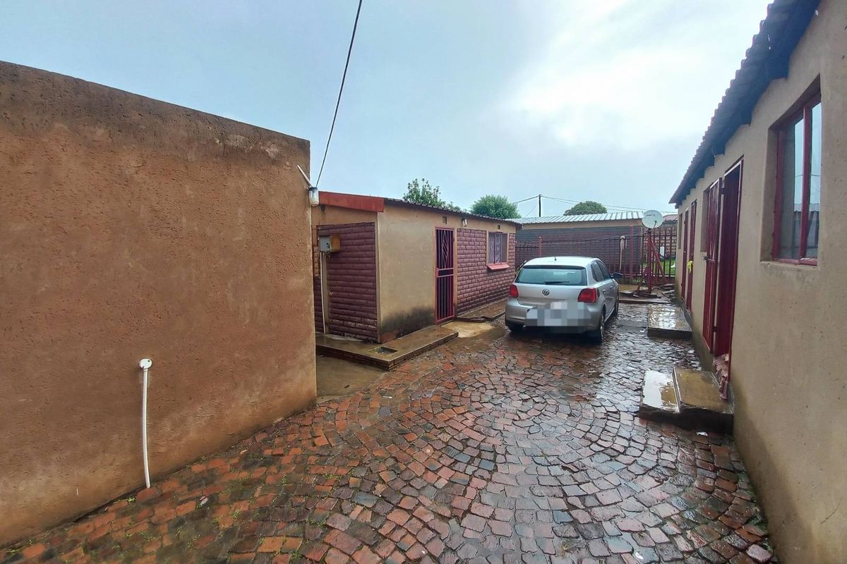 Seven bedrooms in Lotus Gardens - Photo 4