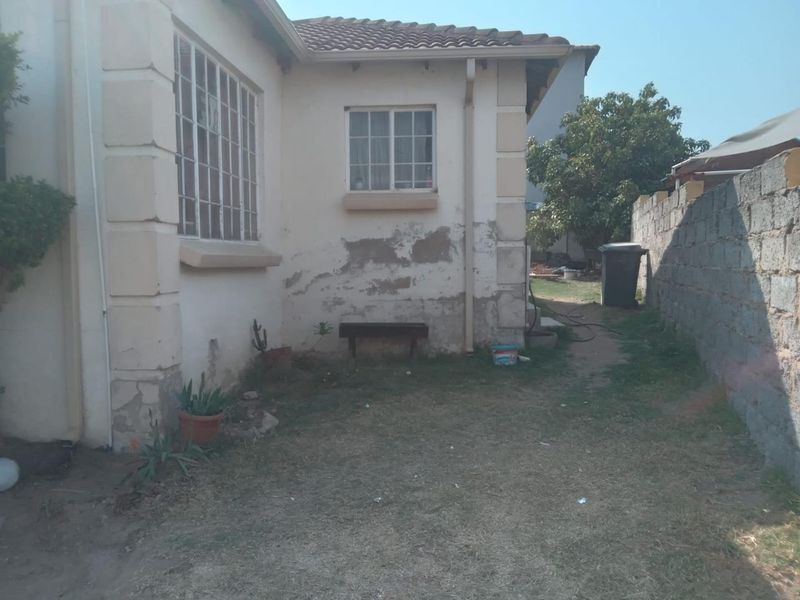 HOUSE IN NEED OF LOVING CARE - Photo 2