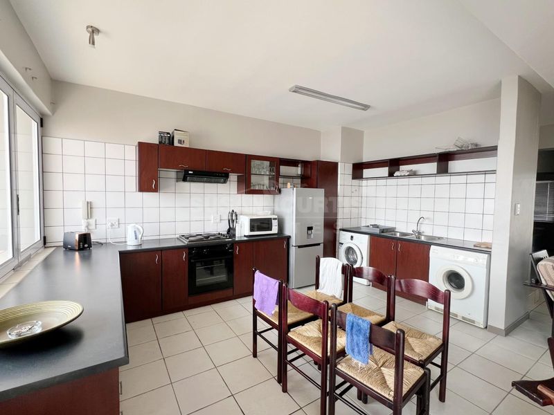 Top-Floor Apartment with Breathtaking Sea Views - Photo 4