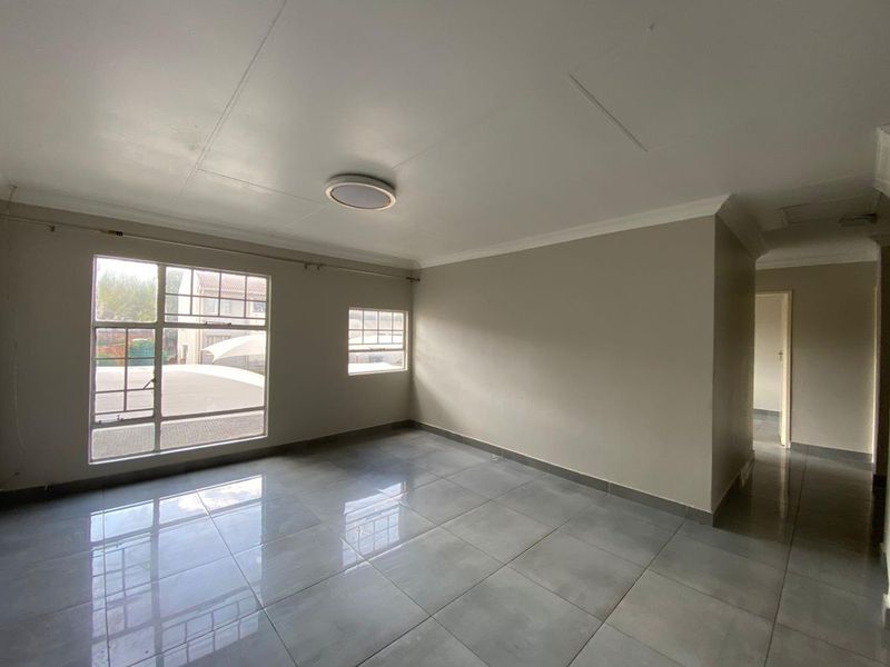 Modern 2 Bedroom Apartment Available for Rent - Photo 3
