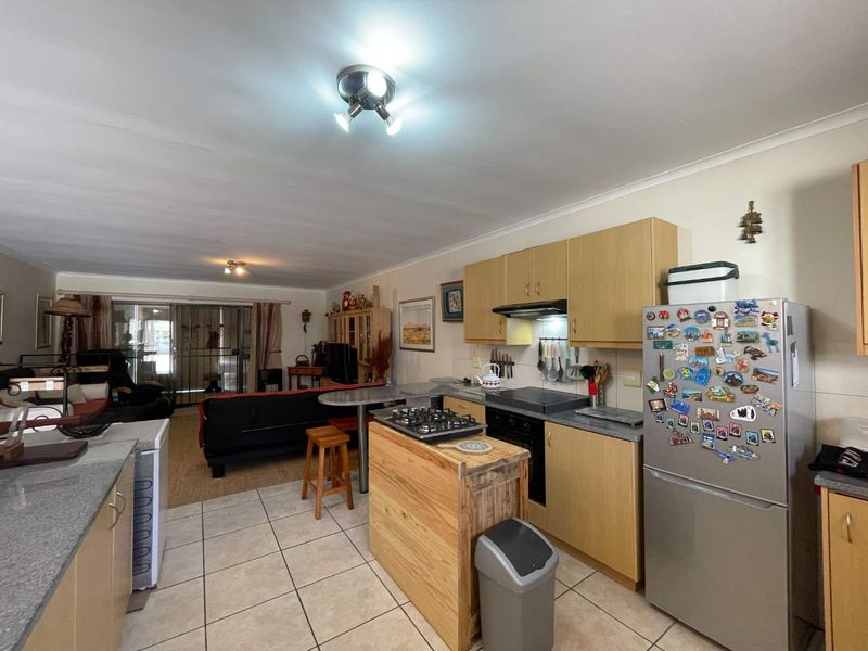 Spacious 2-Bed, 2-Bath Apartment For Sale in Sought-After Corte Di Sorgente, Hartenbos - Photo 6