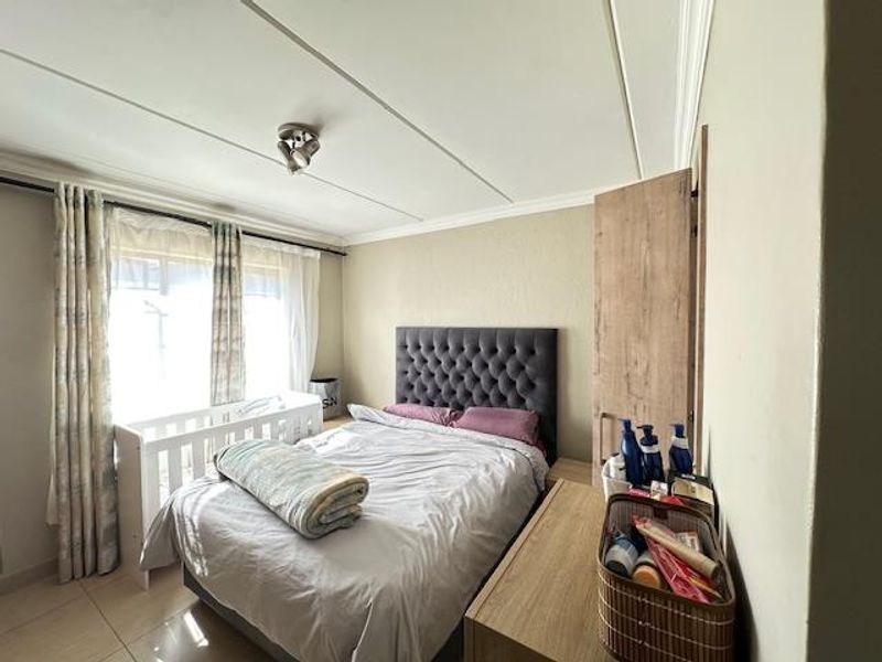 Modern 3-Bedroom Townhouse For Sale in Annlin - Photo 9