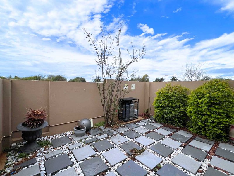 Renovated 3Bedroom Duplex in Secure Complex - Photo 4