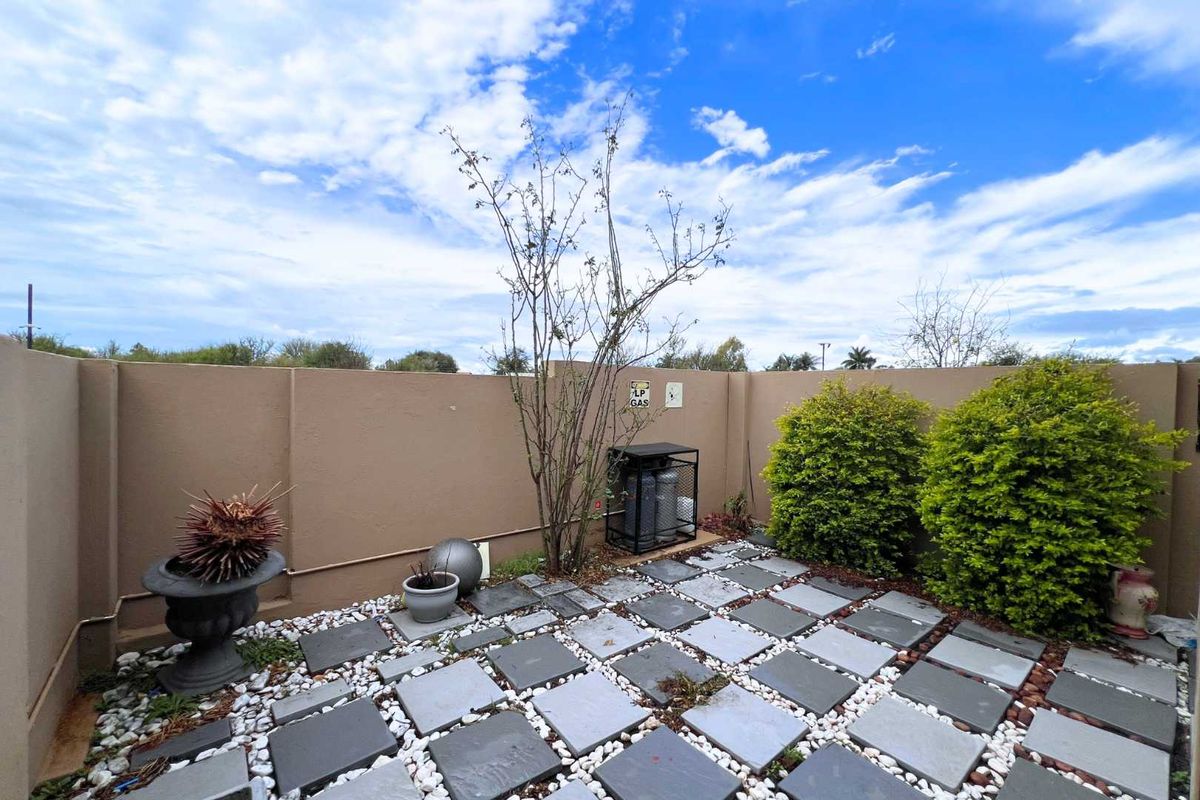 Renovated 3Bedroom Duplex in Secure Complex - Photo 4