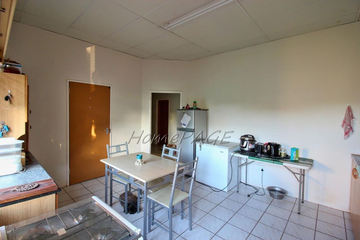 Otjiwarongo:  4 Bedr Corner Property Close to Schools FOR SALE - Photo 5