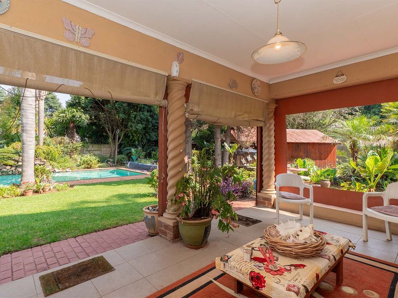3 Bedroom Versatile Family Home with Flatlet, Solar & Superb Entertainment – Bonaero Park - Photo 6