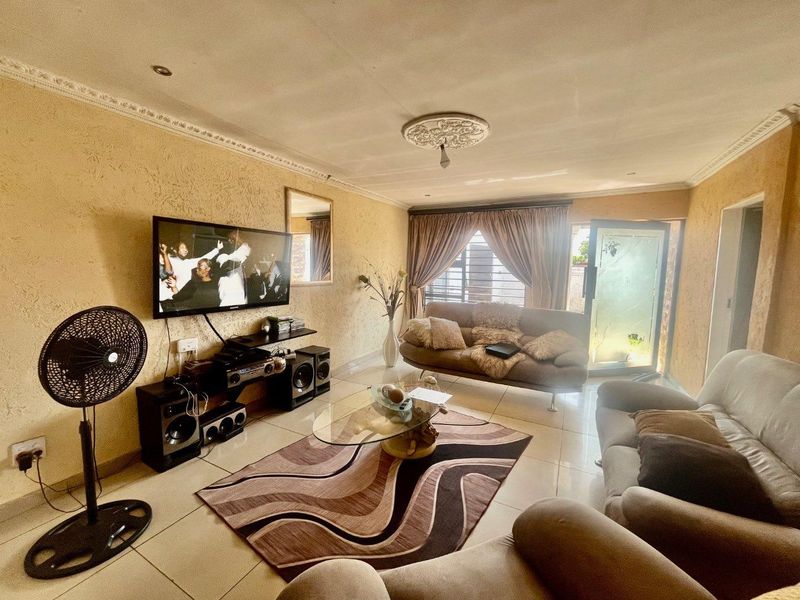 Beautiful home on the market - Photo 10