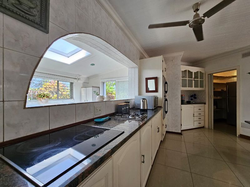 Elegant 5-Bedroom Family Home with Modern Comfort & Entertaining Spaces - Photo 5