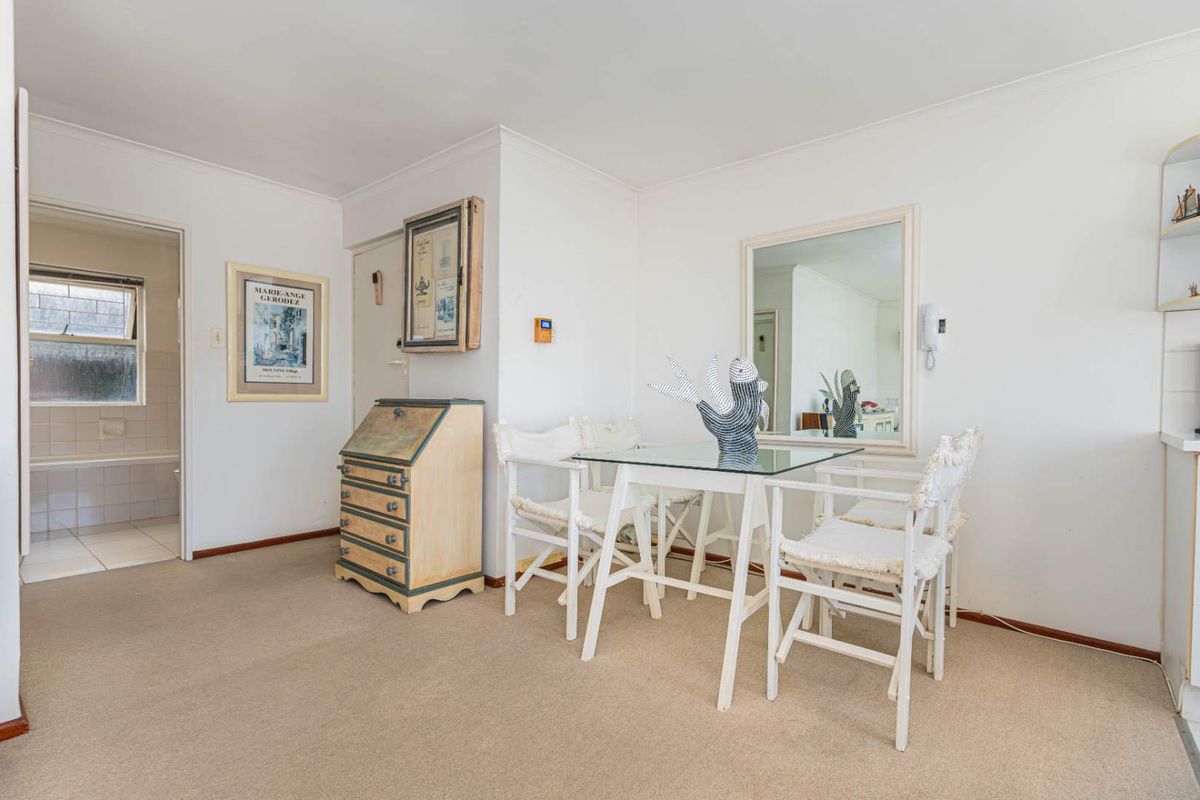 Investor Alert: Airbnb-Friendly Pad in Trendy De Waterkant - Photo 4