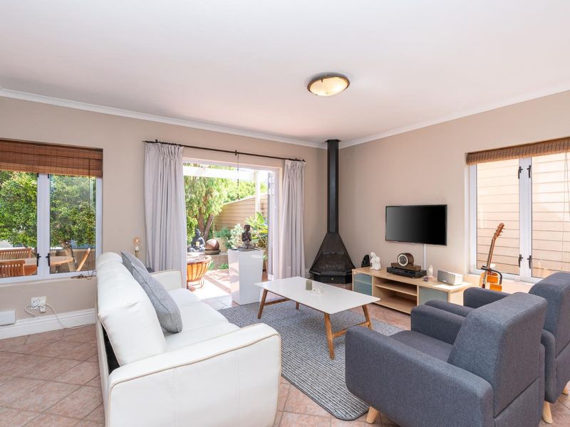 4.950 MIL – PRICED TO SELL!! COME SEE, COME SIGN – THE BEST VALUE IN HOUTBAY - Photo 8