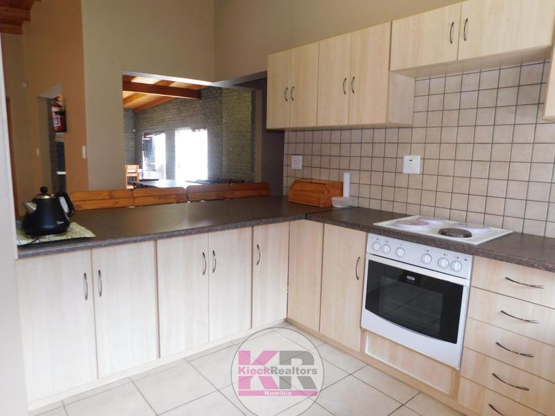 Not to be Missed!!! House with flat and separate laundry - Photo 9