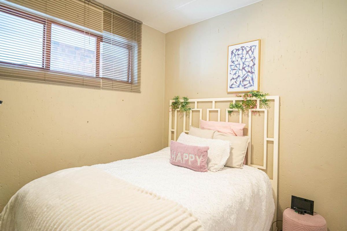 Top Floor 2 Bed Apartment with Balcony - Photo 4