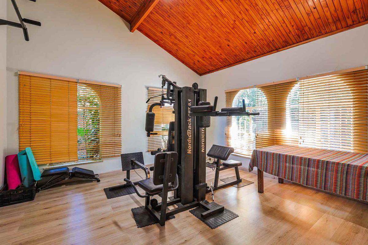 Fully Furnished Family Haven in Prime Garsfontein. - Photo 4