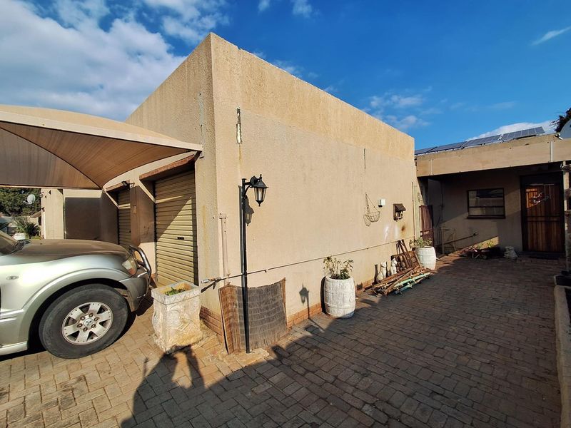 Priced to Sell - Family Home in Prestigious Golf Park - Photo 7