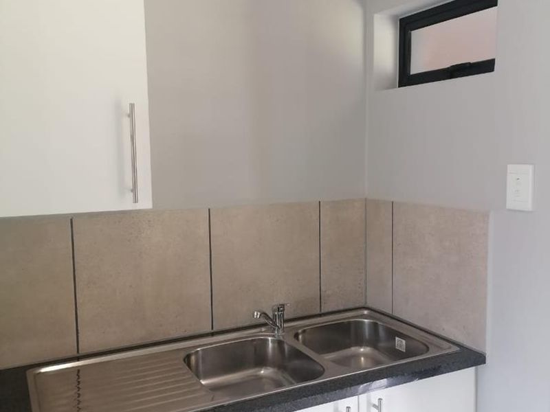 Fourways -Modern Apartment Eagles@Riverside - R 570 000! - Photo 10