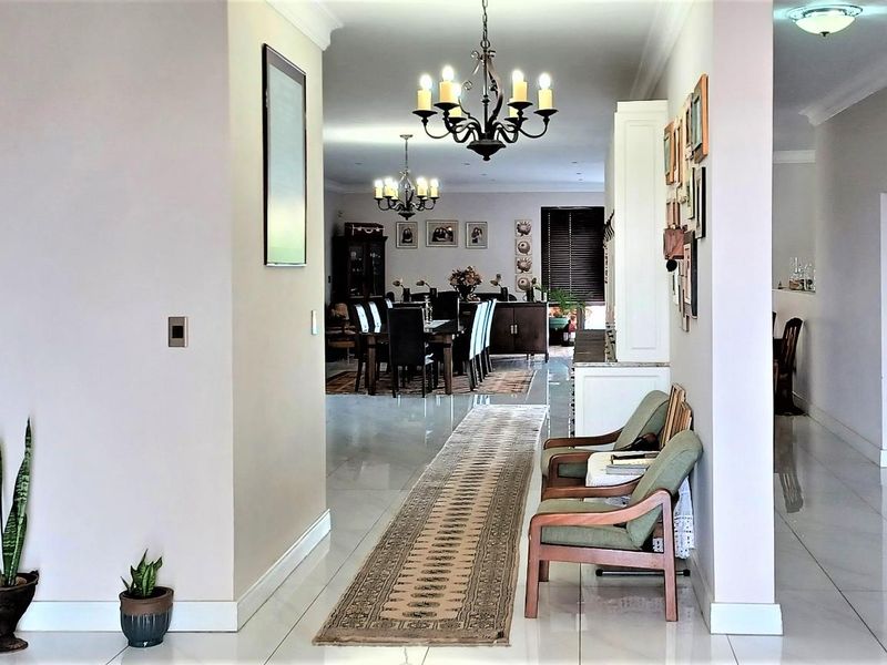 Exclusive Modern Home for Sale in Prime Auasblick Cul-de-Sac - Photo 2