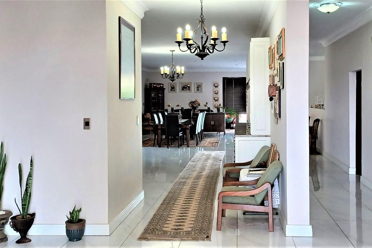 Exclusive Modern Home for Sale in Prime Auasblick Cul-de-Sac - Photo 2