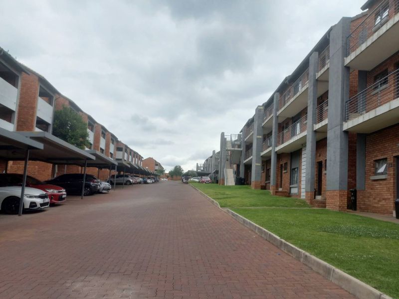 Apartment for sale in Midrand - Photo 2