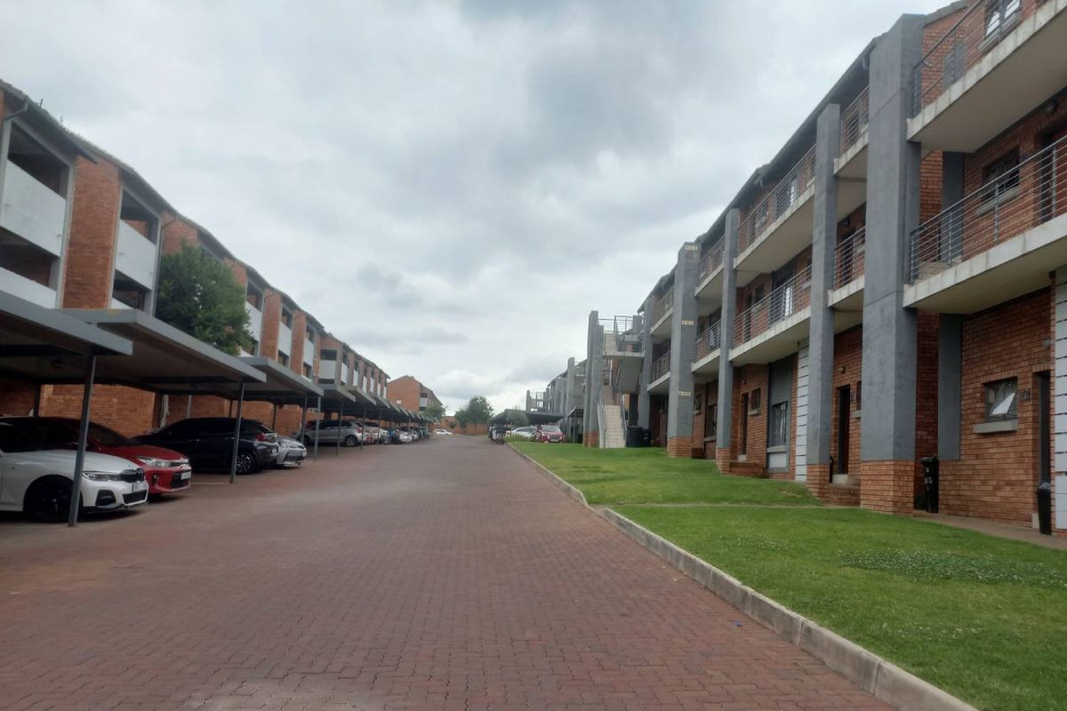 Apartment for sale in Midrand - Photo 2