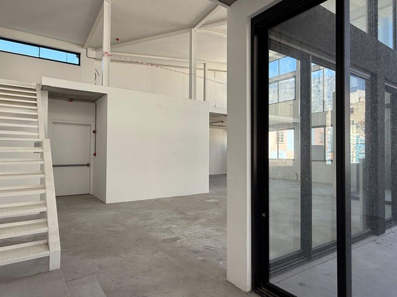 330m2 double volume space ideal for restaurant, wellness, or creatives to let in Gardens - Photo 5