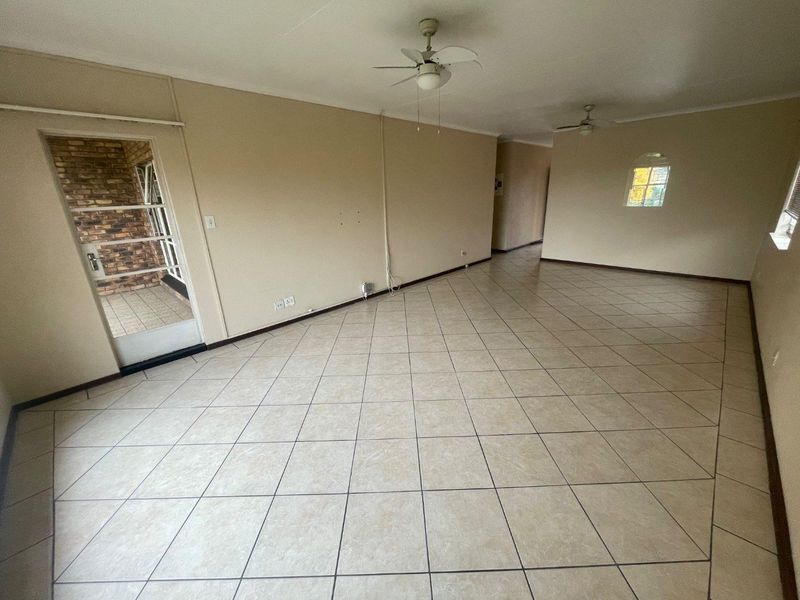 Spacious 2-Bedroom Unit in Prime Location – Move-In Ready! - Photo 3