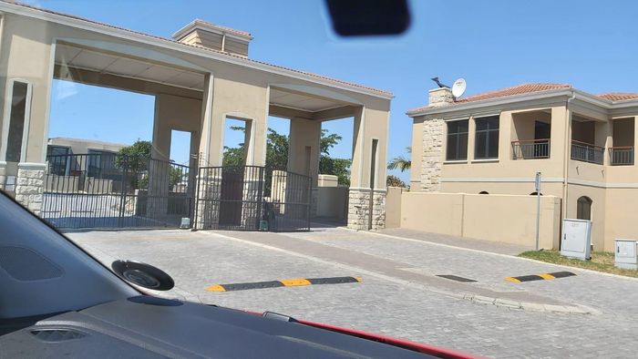 Property #2498550, Townhouse Rental Monthly in Plattekloof