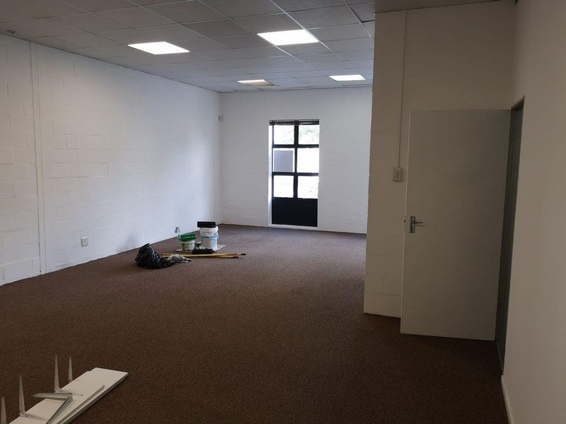 102m2 Office To Let in Montague Gardens - Photo 7