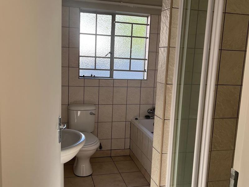 Townhouse For Sale In Pionierspark - Photo 8
