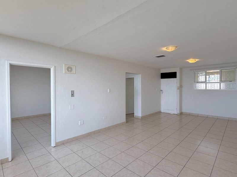 Stunning Apartment with beautiful sea views in Glenashley Heights – Share Block - Photo 4