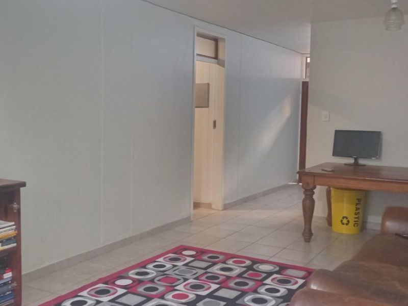 "Ground Floor Silverton Apartment: Comfort & Convenience!" - Photo 4