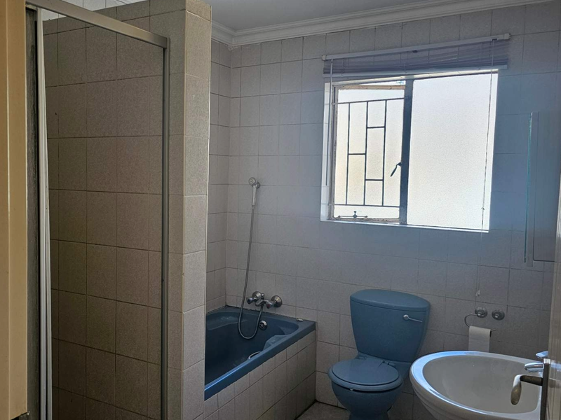 Spacious 2-Bedroom Simplex in a Secure, Small Complex - Photo 10